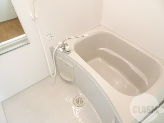 バス・シャワールーム　キレイにリフォームされています♪