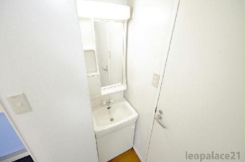 洗面設備　清潔感溢れるスタイリッシュな洗面台