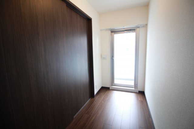 その他部屋・スペース　洋室3.3帖の寝室スペースです?