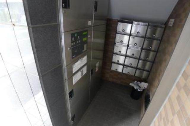 エントランス　宅配ボックス