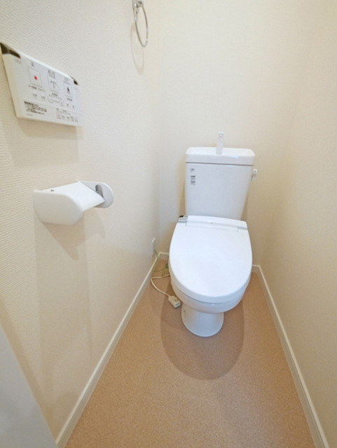 トイレ　温水便座付き