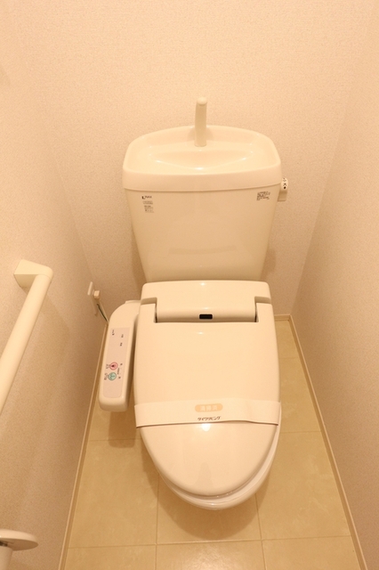 トイレ　温水洗浄暖房便座