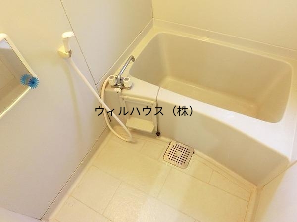 バス・シャワールーム　キレイにリフォームされています！