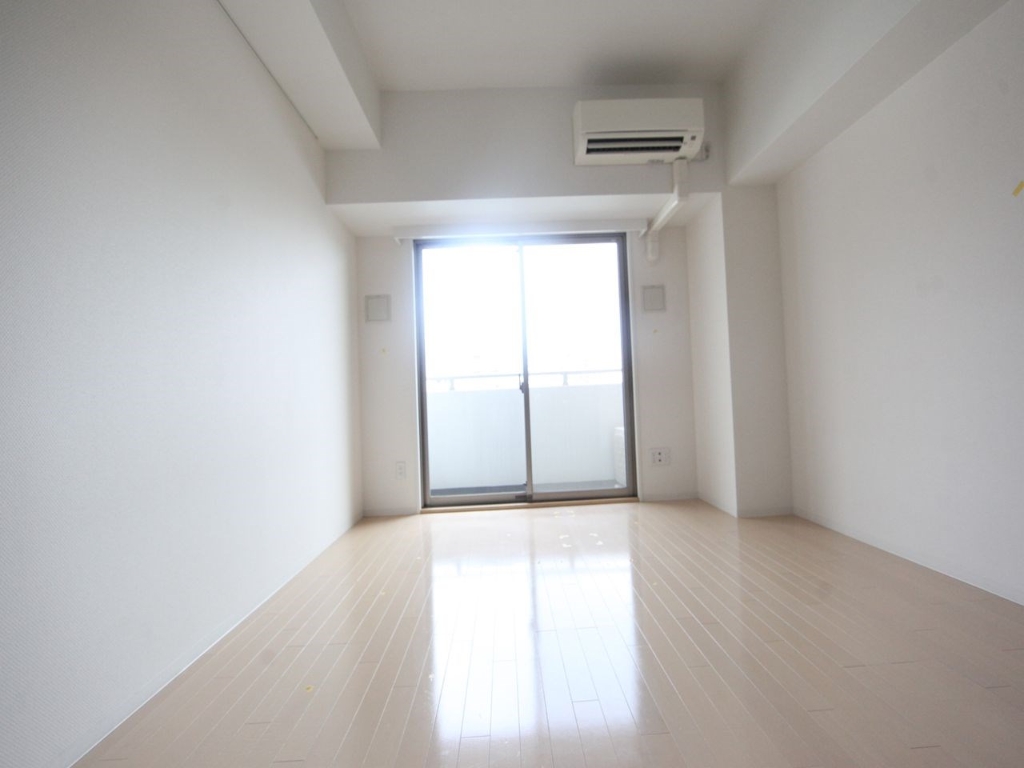 バルコニー　洋室7帖　エアコン完備　バルコニー