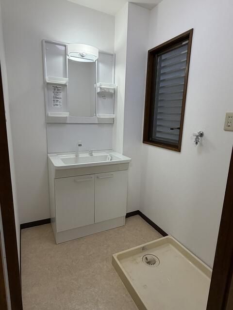 洗面設備　コンパクトで使いやすい洗面所