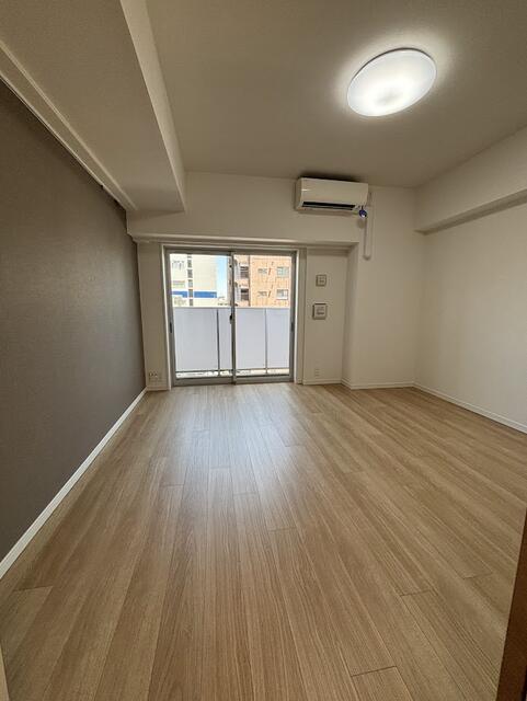 居室・リビング　洋室８帖　　エアコン付き