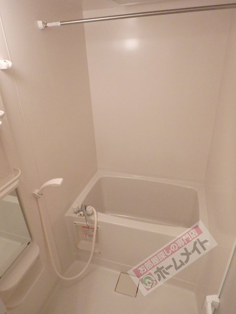 バス・シャワールーム　浴室暖房乾燥機付きのバスルームです♪