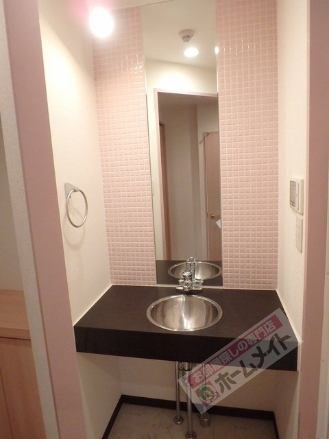 洗面設備　オシャレな洗面台です