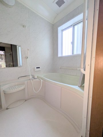 バス・シャワールーム　追い焚き式のお風呂で疲れも取れます