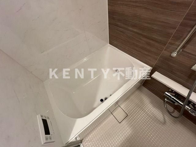 バス・シャワールーム　コンパクトで使いやすいお風呂です