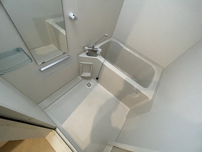 バス・シャワールーム　コンパクトで使いやすいお風呂です