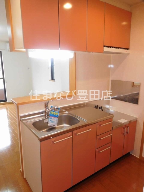 キッチン　同型別部屋写真（反転）