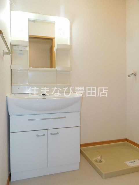 洗面設備　同型別部屋写真（反転）