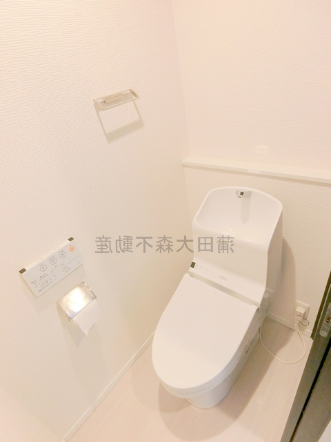 トイレ　温水洗浄便座付きのトイレ