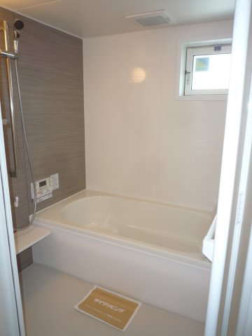 バス・シャワールーム　落ち着いた空間のお風呂です