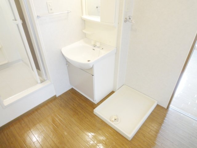 洗面設備　写真は別号室のものです。