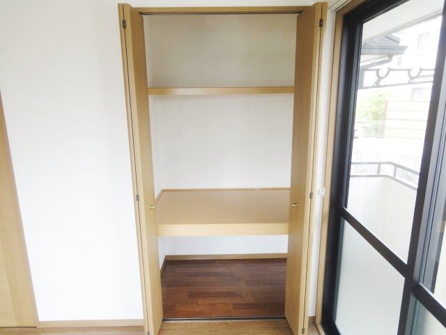 収納　写真は別号室のものです。
