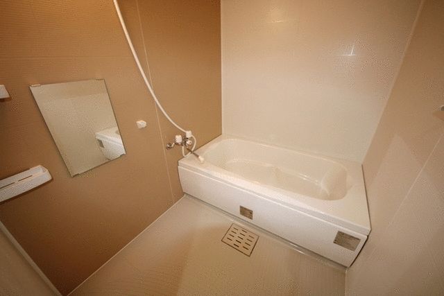 バス・シャワールーム　落ち着いた空間のお風呂です