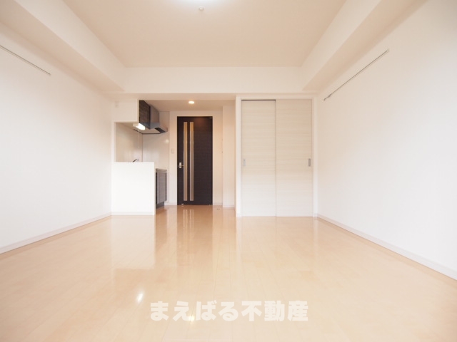 居室・リビング　12.3帖の広いリビング。※写真別部屋