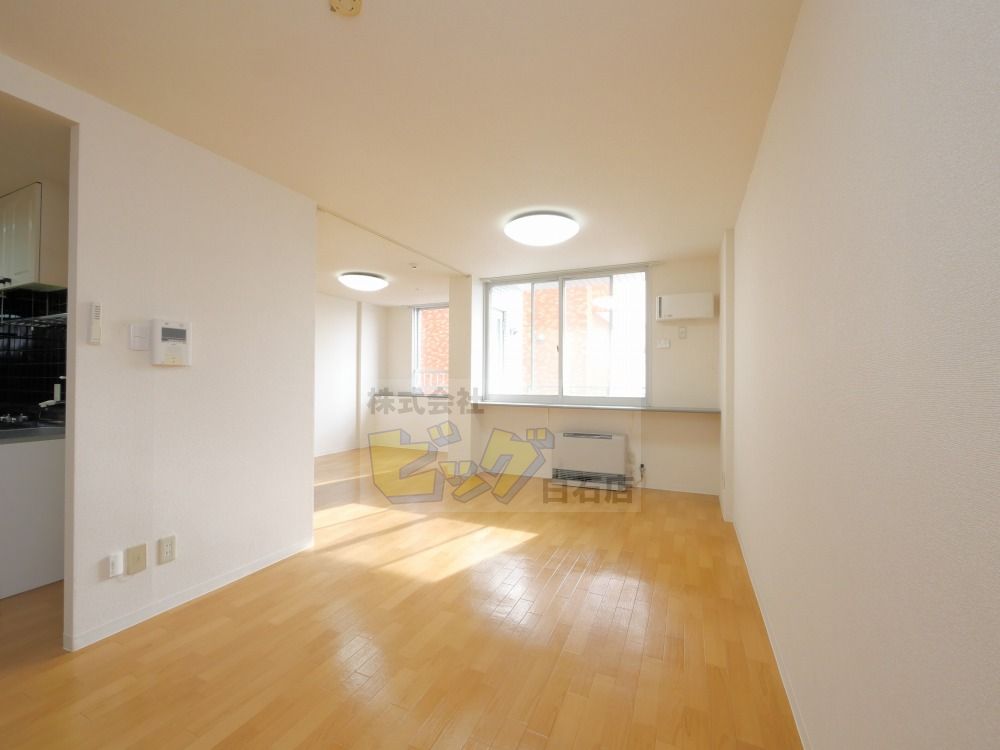 居室・リビング　日当たり良好で明るいリビングです♪