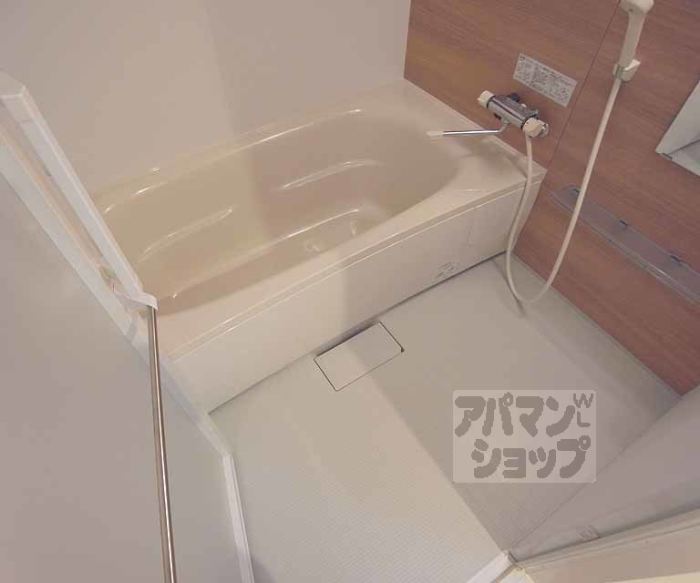 バス・シャワールーム　ゆったり浸かれます。
