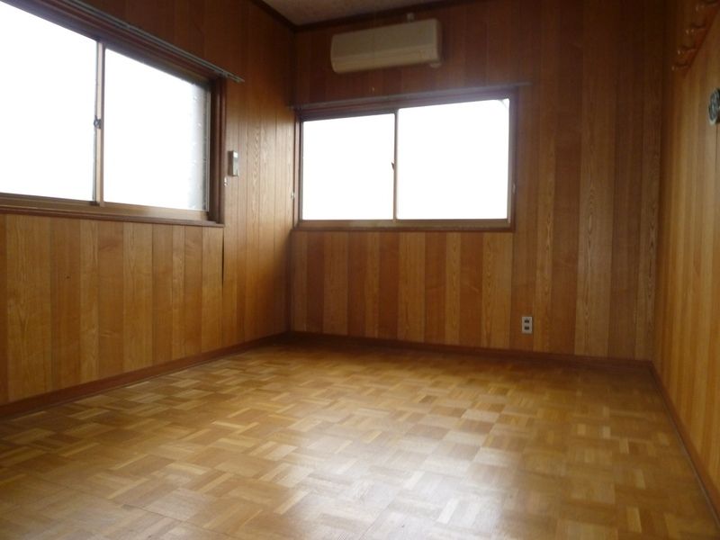 その他部屋・スペース　落ち着いた色調の寝室です