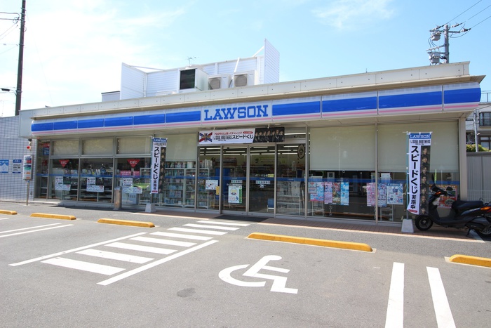 コンビニ　ローソン横浜鴨居町店（コンビニ）まで230m