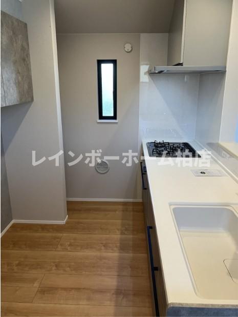 キッチン　３口ガスコンロです