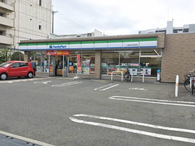 コンビニ　ファミリーマート（コンビニ）まで695m