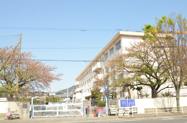 小学校　中尾小学校（小学校）まで1932m