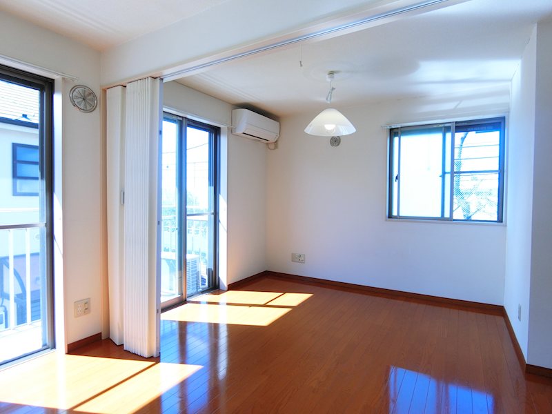 居室・リビング　角部屋二面彩光※同間取り別部屋の写真です