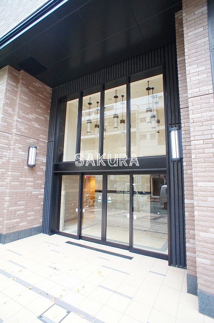 エントランス　お洒落な建物デザイン♪