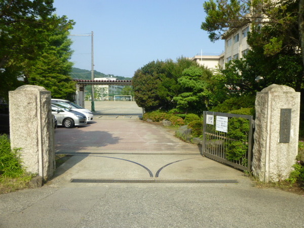 中学校　小田原市立国府津中学校（中学校）まで1111m