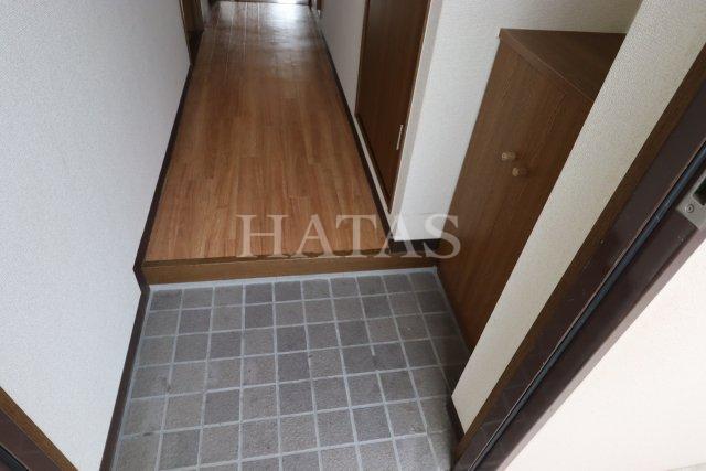 玄関　同物件別部屋です。