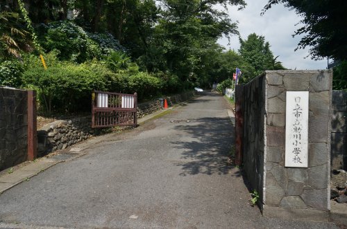 小学校　助川小学校（小学校）まで852m