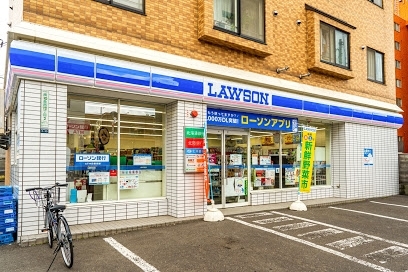 コンビニ　ローソン札幌南10条店（コンビニ）まで115m