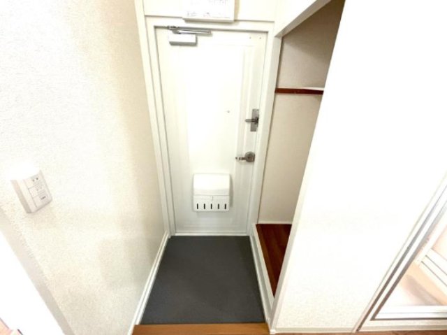 玄関　＊イメージ写真　同物件別号室
