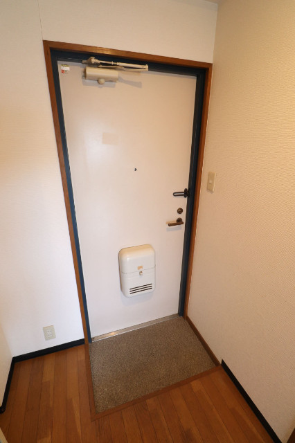 玄関　圧迫感のない玄関です
