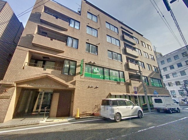 建物外観　外壁タイル貼のマンションです。