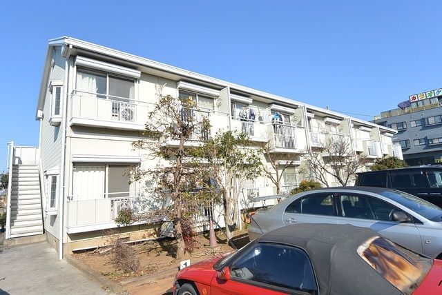 建物外観　★南向きで明るいです・大通り沿いで暗い道も少ない立地★