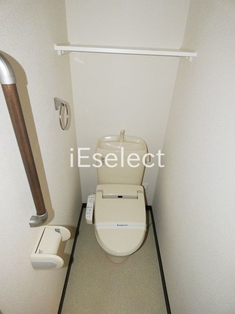 トイレ　温水洗浄便座で快適です！！