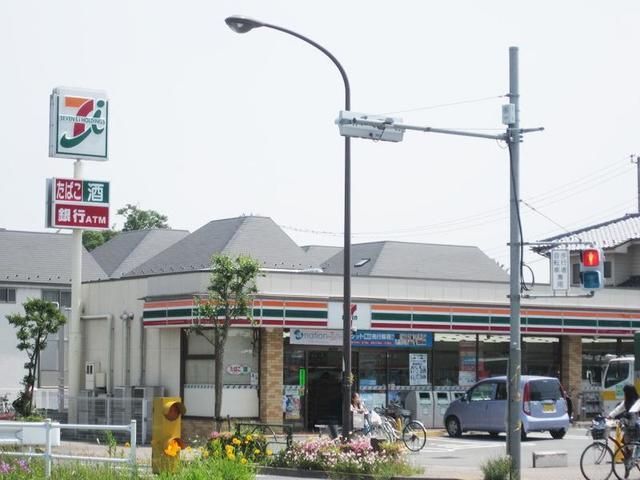 コンビニ　セブンイレブン日野甲州街道駅前店（コンビニ）まで52m