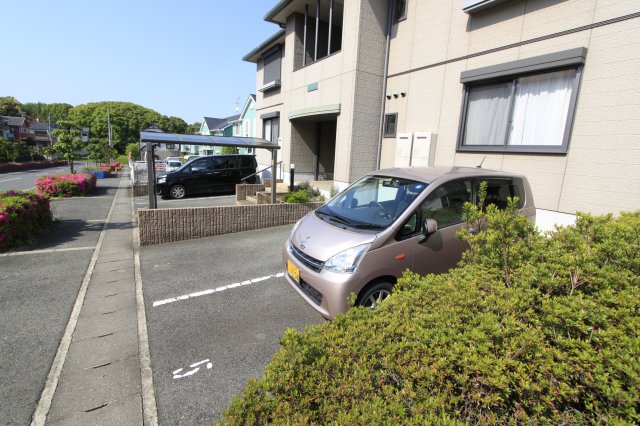 駐車場　駐車場に車を止められます