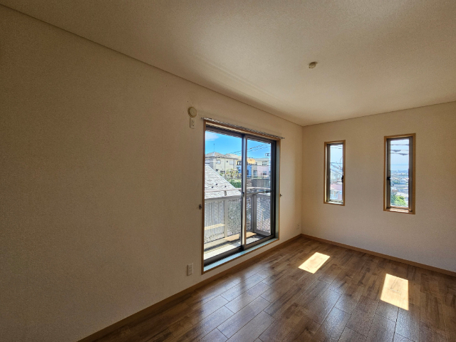 居室・リビング　角部屋で２面採光です