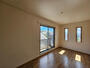 居室・リビング　角部屋で２面採光です