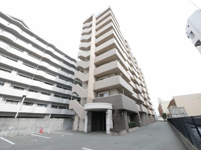 駐車場　建物外観