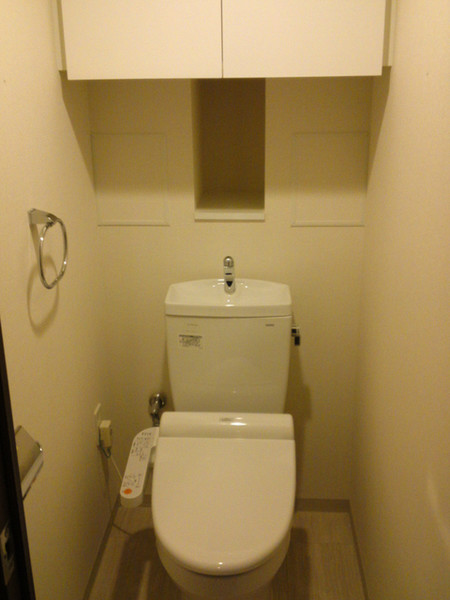 地下鉄烏丸線 烏丸御池駅 徒歩4分 11階建 築14年のトイレ写真