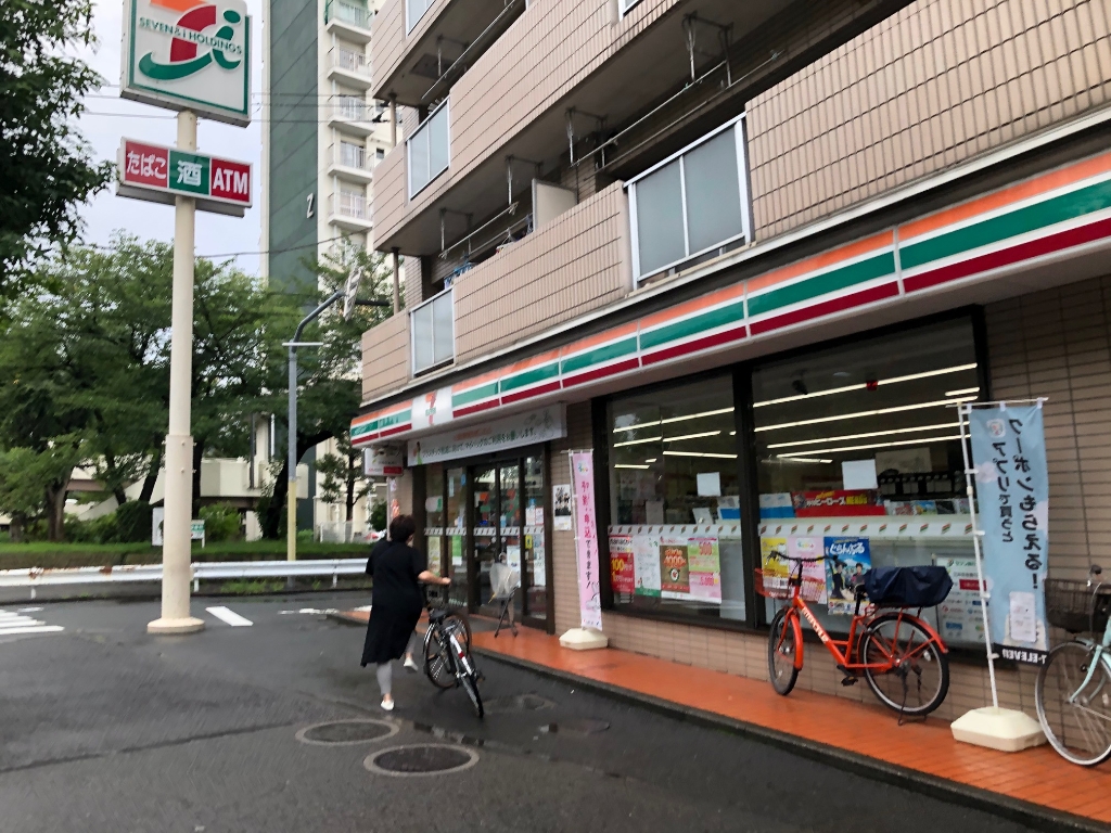 コンビニ　セブンイレブン 足立大谷田1丁目店（コンビニ）まで328m