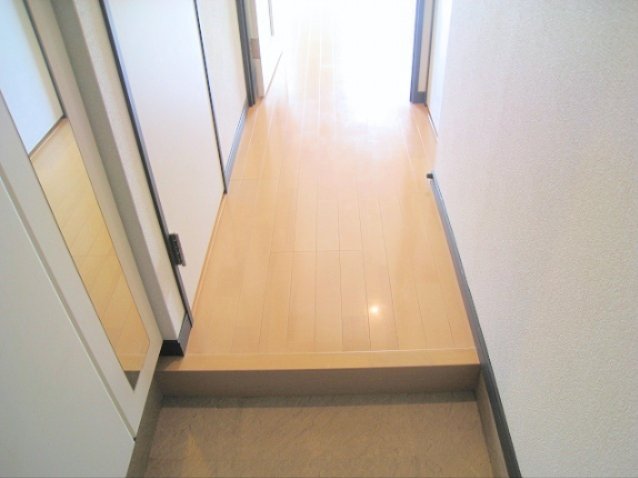 玄関　※同マンション参考写真※