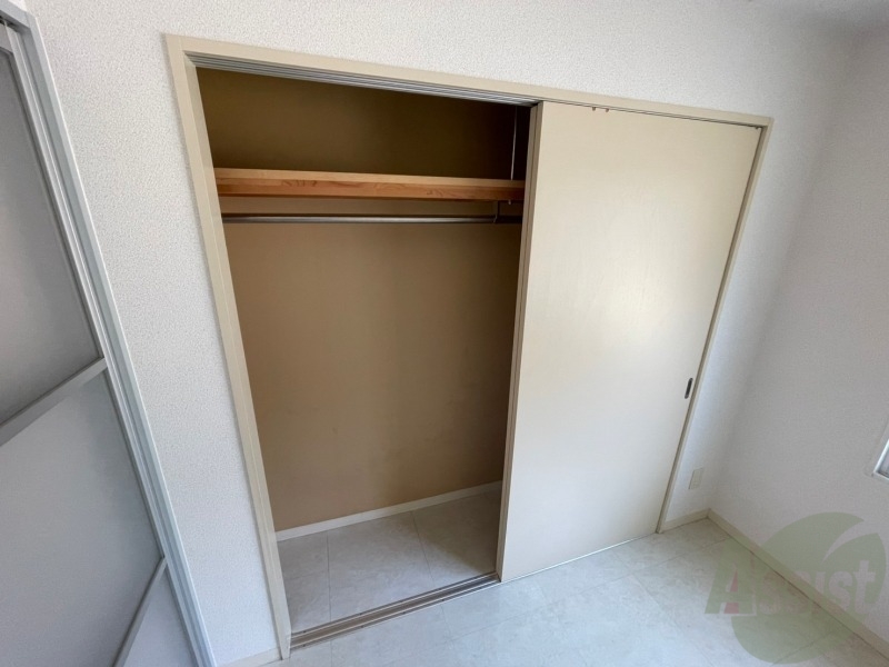 収納　クローゼットは奥行きもあり、荷物が多い方でも安心です。